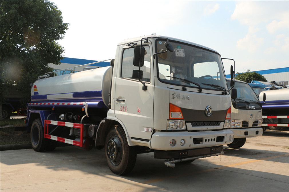 東風(fēng)嘉運(yùn)（10方）綠化噴灑車(chē)
