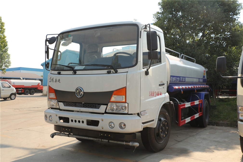 東風(fēng)嘉運(yùn)（10方）綠化噴灑車(chē)